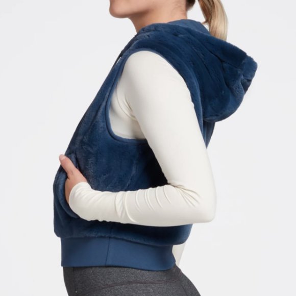 CALIA Carrie Underwood Faux Fur Vest NWT Dark Blue. Worn once. - Picture 3 of 3